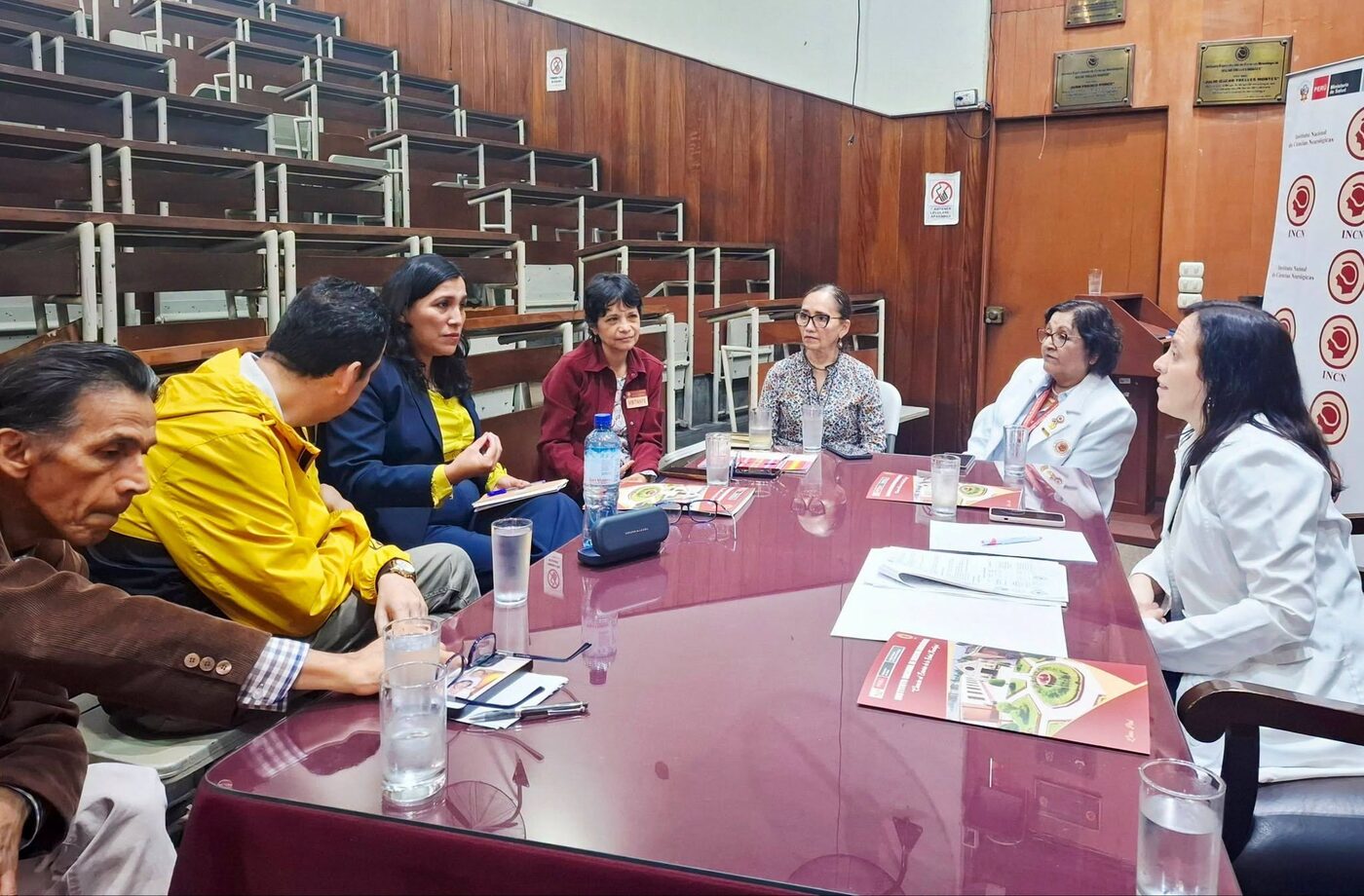 Reunión de Trabajo: La Red Peruana de Parkinson y la Congresista Flor Pablo se reúnen con Autoridades del INCN